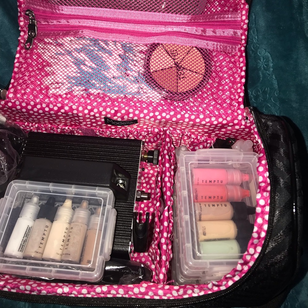 Temptu S-One airbrush makeup kit